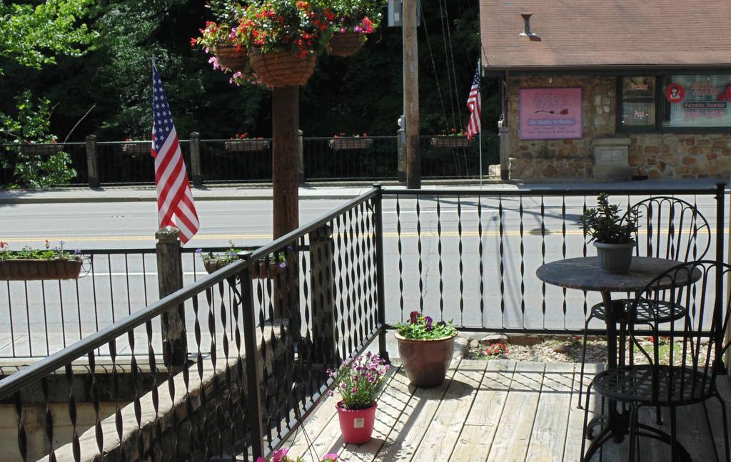 Terrace Inn On The Water Gatlinburg Exterior photo